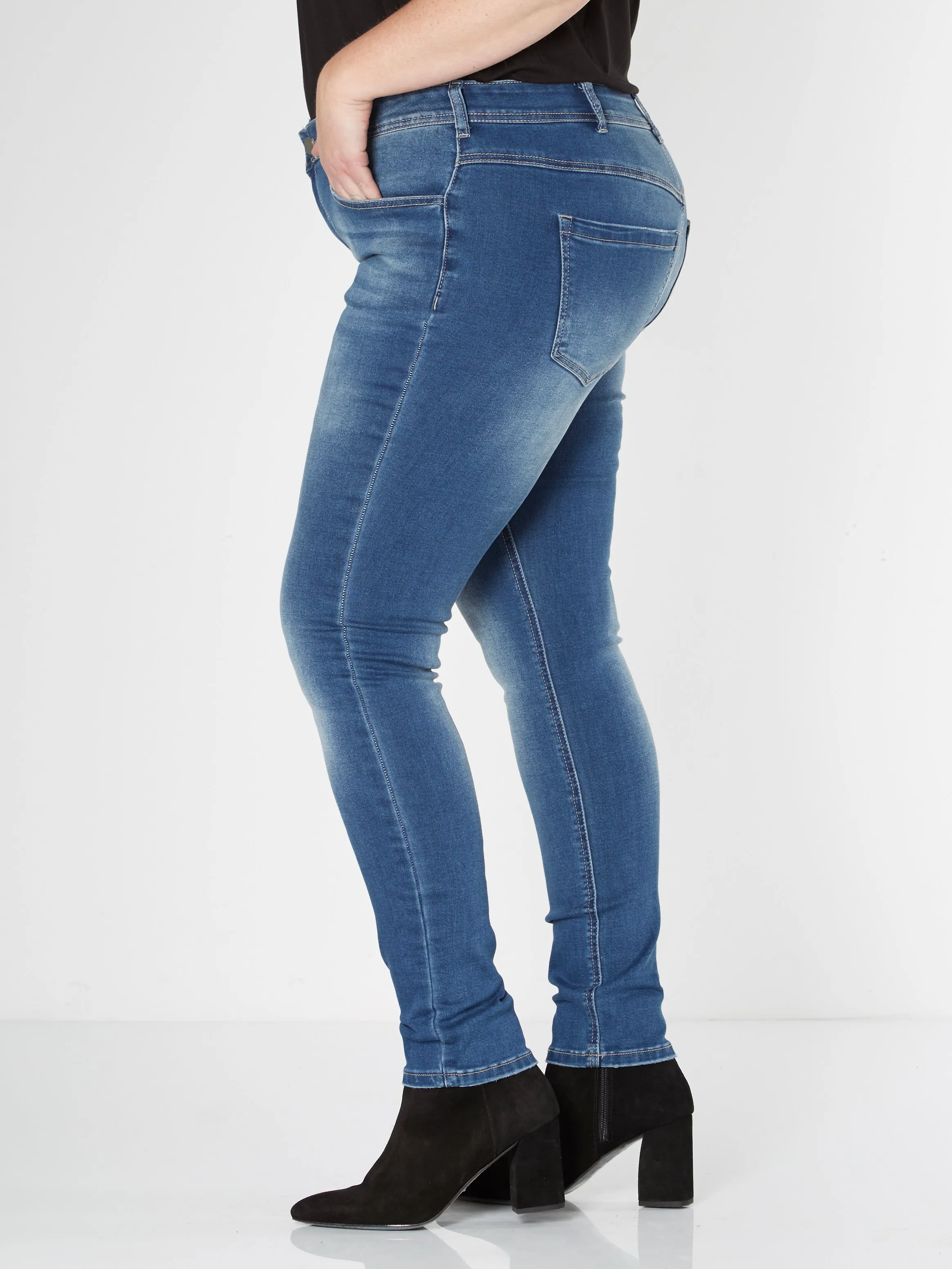 CAMILLA JEANS WITH CLASSIC WASHING - Denim blue