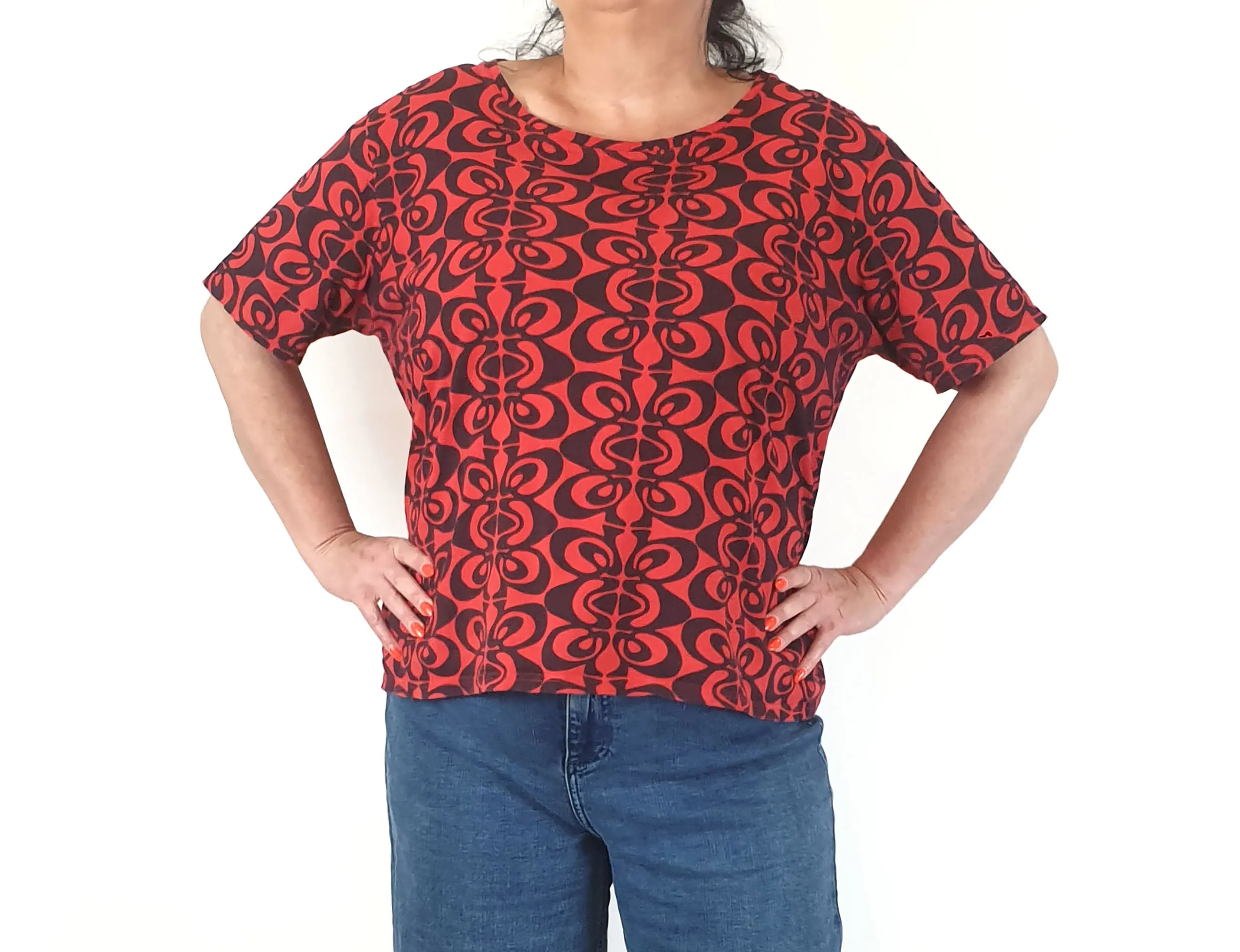 Essaye by Surface Art red and black tee shirt top size XXXL