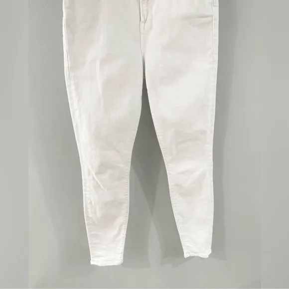 Frame Ali High Rise Cigarette Jeans in Blanc