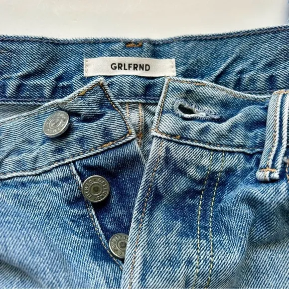 GRLFRND Super High Rise SHR Karolina in Reach Out Light Wash Size 27 Button Fly