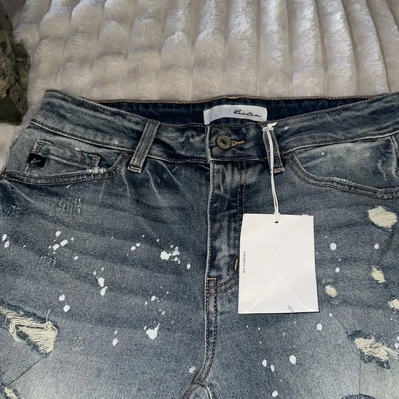 Kancan5/26 high rise folded super skinny classic distressed w/ paint splatter