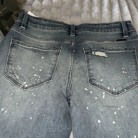 Kancan5/26 high rise folded super skinny classic distressed w/ paint splatter