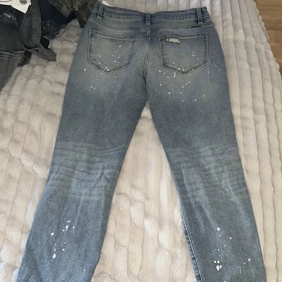 Kancan5/26 high rise folded super skinny classic distressed w/ paint splatter