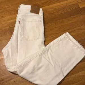 Levi's rib cage ankle White Jeans