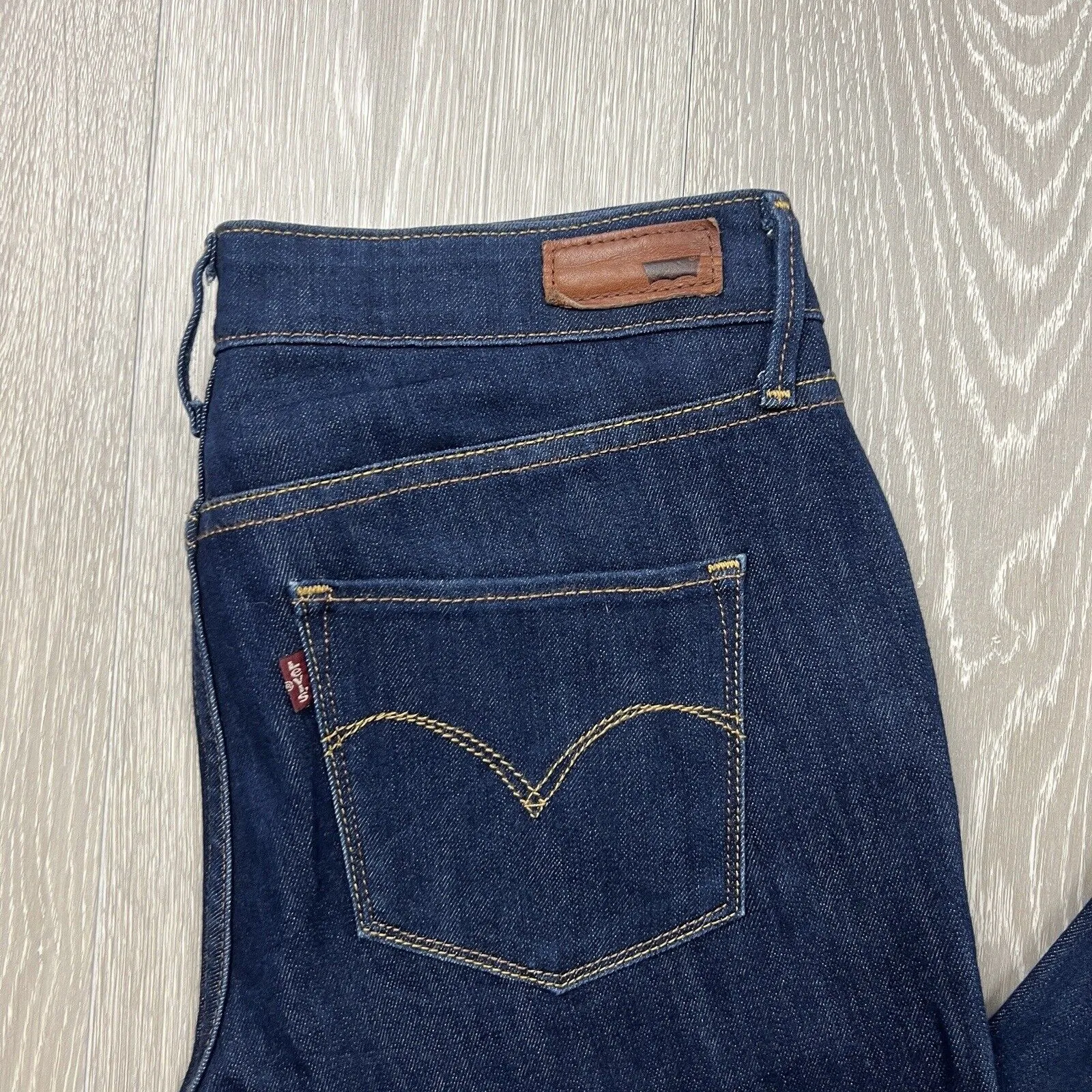 Levi’s Womens Jeans Demi Curve Classic Rise Straight Size 28