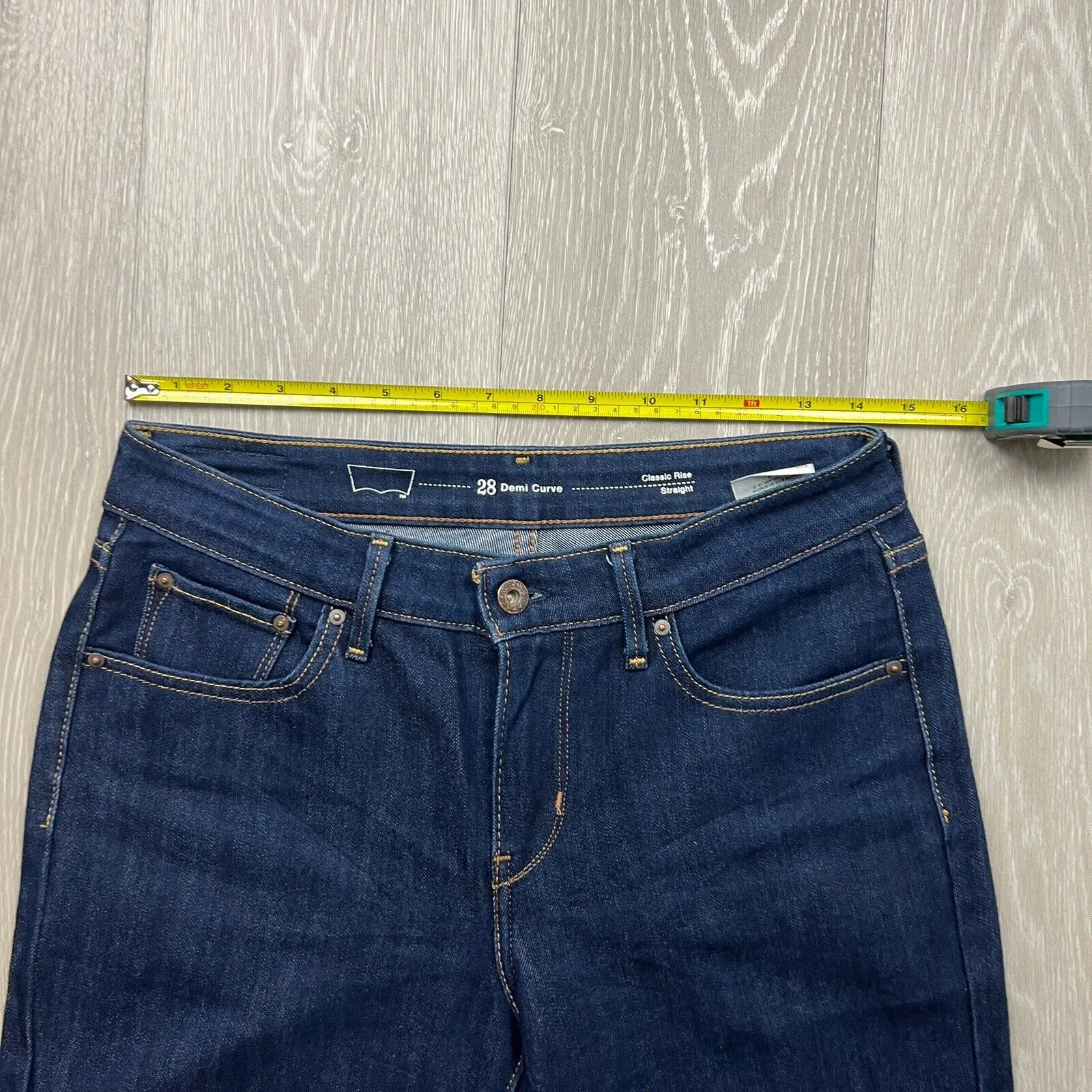 Levi’s Womens Jeans Demi Curve Classic Rise Straight Size 28