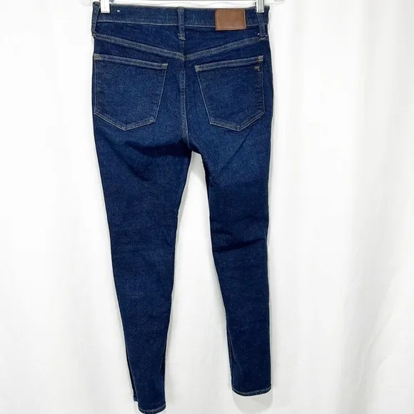 MADEWELL 9” Mid-Rise Skinny Jeans Orland Wash in size 26 Dark Wash