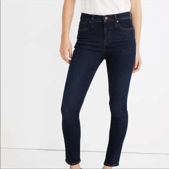MADEWELL 9” Mid-Rise Skinny Jeans Orland Wash in size 26 Dark Wash