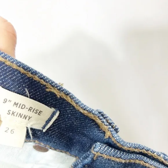 MADEWELL 9” Mid-Rise Skinny Jeans Orland Wash in size 26 Dark Wash