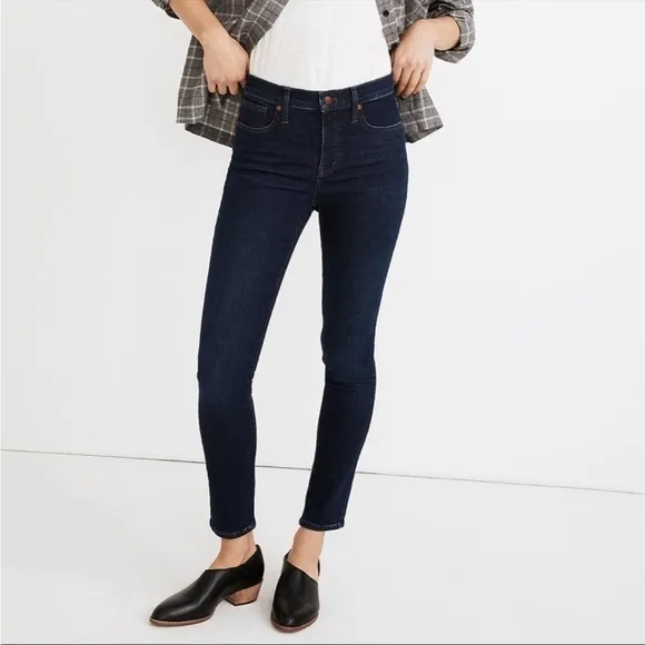 MADEWELL 9” Mid-Rise Skinny Jeans Orland Wash in size 26 Dark Wash