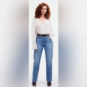 Madewell The Curvy '90s Straight Jean$128 33 Raw hem
