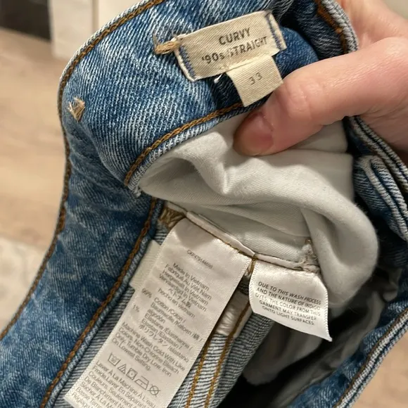 Madewell The Curvy '90s Straight Jean$128 33 Raw hem