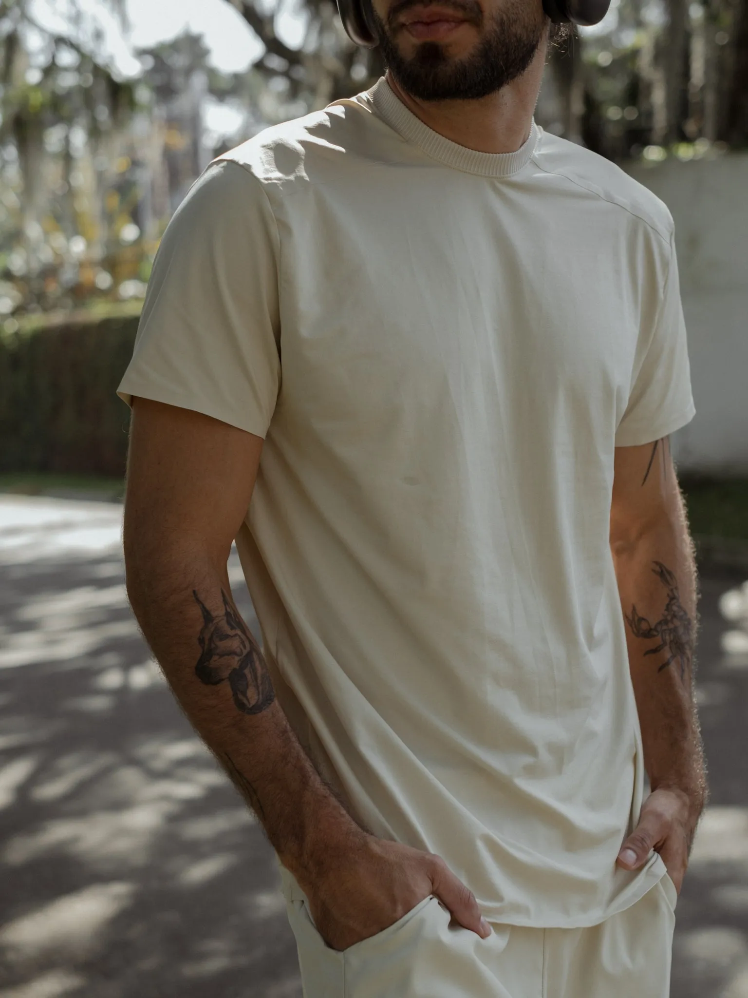 MEN STRUCTURED WORKOUT T-SHIRT - NUT MILK