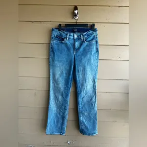 NYDJ Marilyn Straight Leg Jeans - Size 6 - Light Wash Classic Contemporary