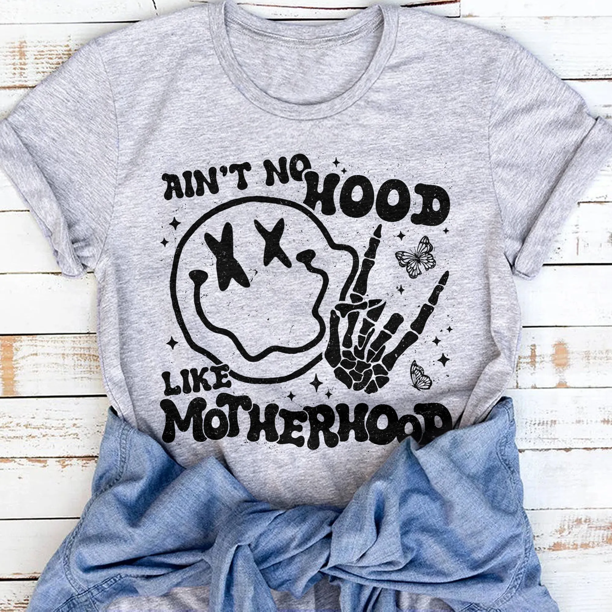 Sandjest Mom T-Shirt Ain??t No Hood Like Motherhood Gift for Mother Mommy Mama