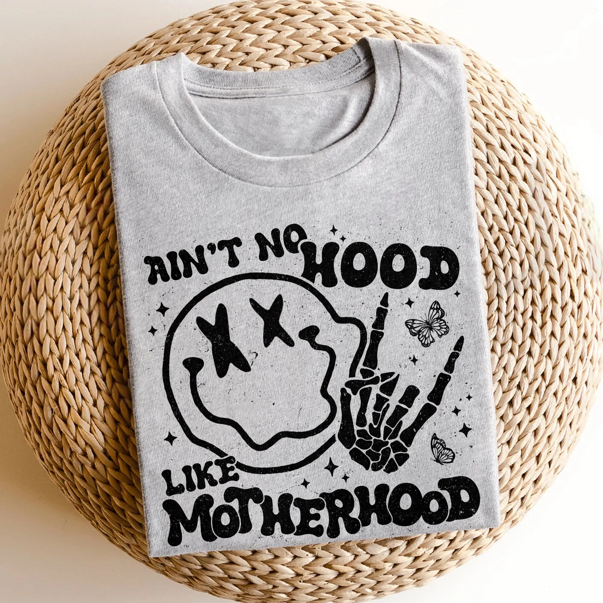 Sandjest Mom T-Shirt Ain??t No Hood Like Motherhood Gift for Mother Mommy Mama