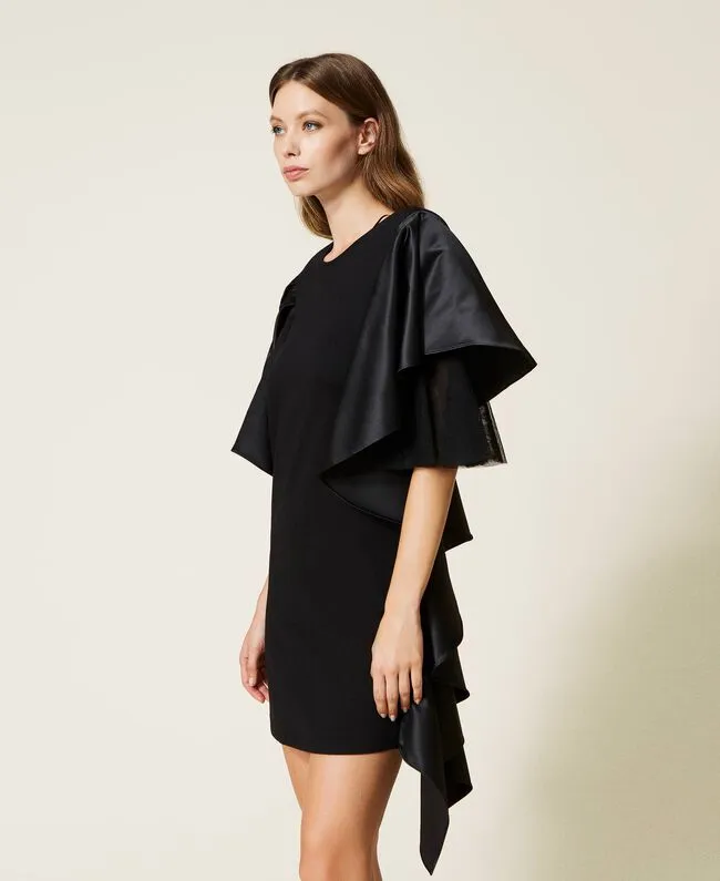 Twinset Sort kjole med volangarmer og blanke detaljer